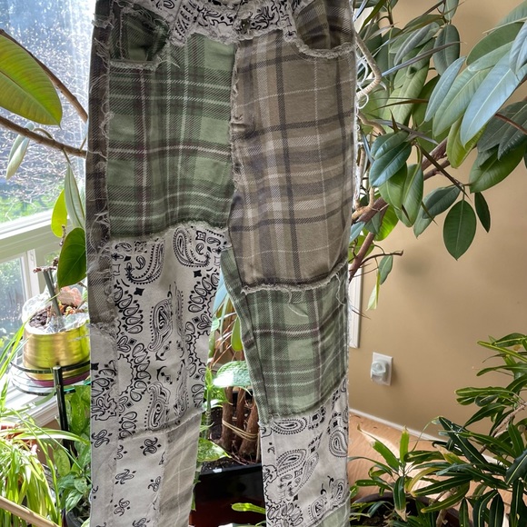 super cute patchwork bandana boyfriend jeans - Picture 7 of 8